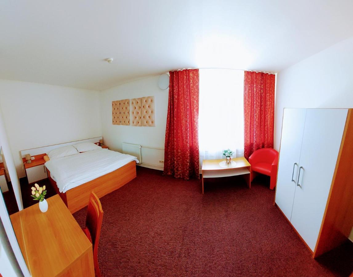 Agrohotel Tri Brezy Hrustin Exterior foto