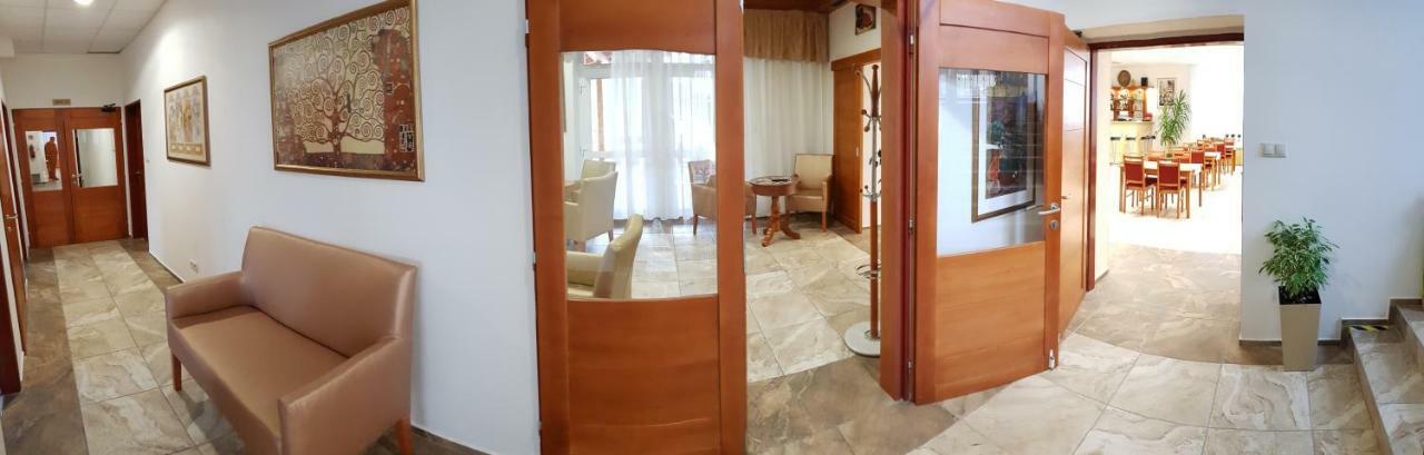 Agrohotel Tri Brezy Hrustin Exterior foto