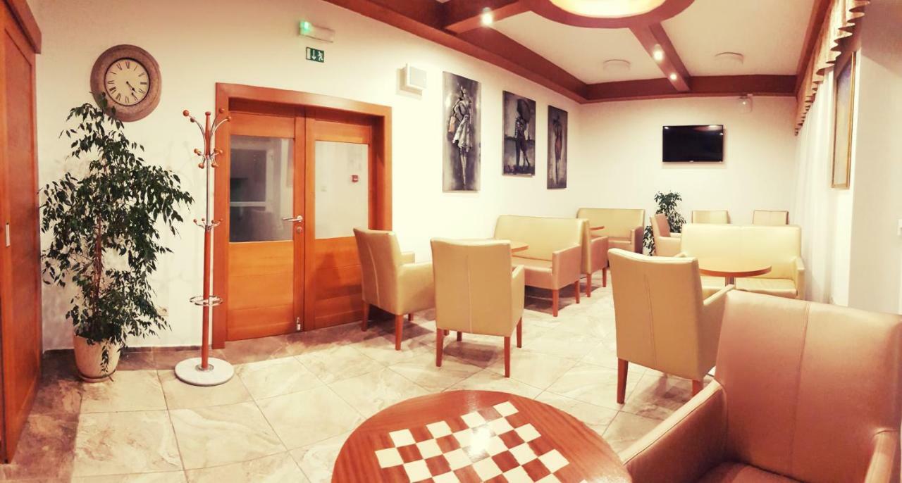 Agrohotel Tri Brezy Hrustin Exterior foto