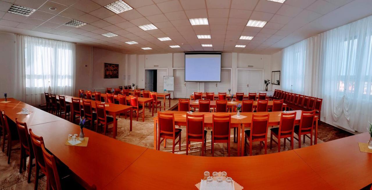 Agrohotel Tri Brezy Hrustin Exterior foto